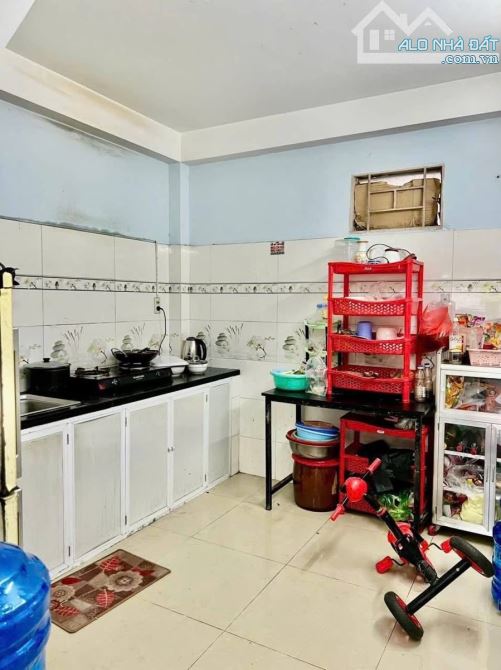 NHÀ 4 TẦNG CĂN GÓC 2 MẶT TIỀN  44M2, HẺM XE HƠI ĐẬU CỬA. GẦN SIÊU THỊ METRO, NGUYỄN THỊ - 2