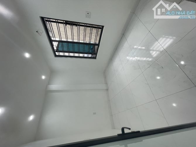 Bán nhà 3 tầng 40m tổ 6 Kỳ Bá Tp Thái Bình ngõ 2 xe máy. Giá 1.95 tỷ - 2