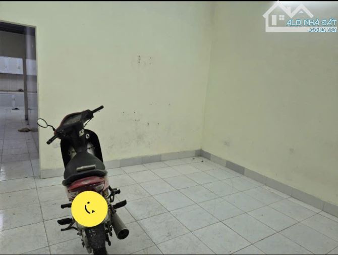 Cho thuê nhà nguyên căn ngõ 179 Vĩnh Hưng, 50m2 x 2 tầng, 3 ngủ, 6.5  triệu - 2