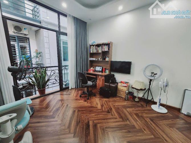 Nhà vô cùng đẹp - Vị trí đắc địa - Ở ngay - DT 30m2, 6 tầng, giá tốt chỉ 7,5 tỷ - 2