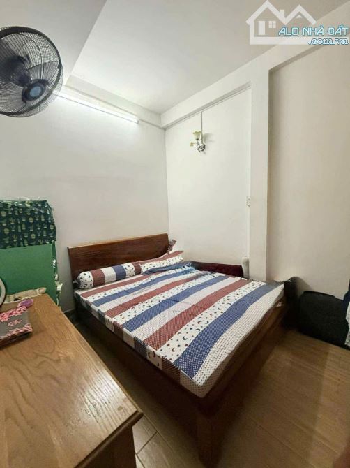 Bán Gấp nhà Lê Đình Thám Tân Phú hẻm 1 sẹc xe hơi đỗ cổng 57m2,2 Tầng Nhỉnh 4 tỷ2 - 2