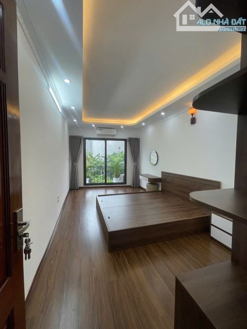 BÁN NHÀ ĐƯỜNG BÁT KHỐI - LONG BIÊN - 42M - 5 TẦNG - Ô TRÁNH - NGỦ TRONG NHÀ - 6,25 TỶ - 3