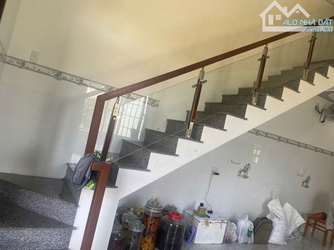Bán căn nhà đẹp 1 trệt 1 tum mặt tiền đường nhựa xã Hồ Tràm, tp Hồ Chí Minh - 3