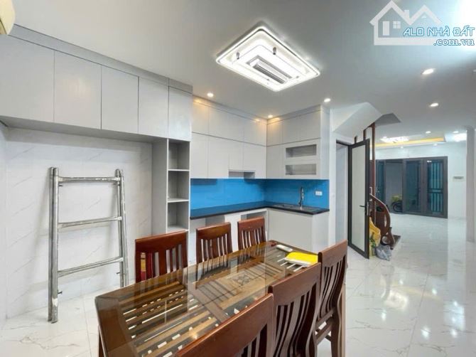 Tam Khương - Ngõ thông - Gần ô tô - Nhà dân xây chắc chắc - Mặt tiền 6,1m - Gần TTTM - 3