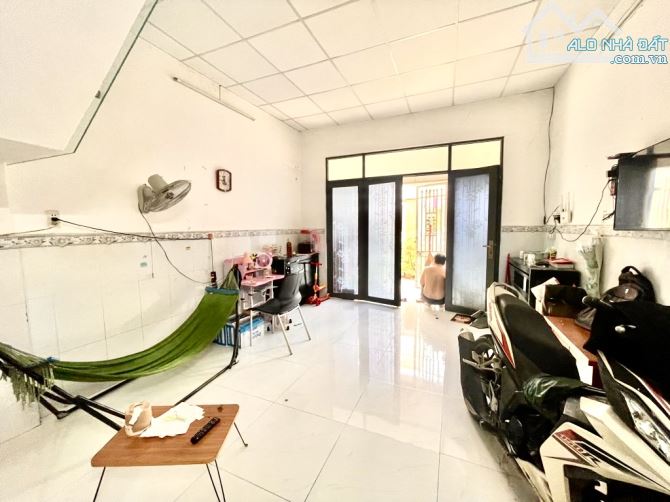NHÀ 2 TẦNG - DIỆN TÍCH 46M2, VUÔNG VỨC - SỔ HỒNG RIÊNG Huỳnh Tấn Phát Chỉ 3,7 Đồng - 3