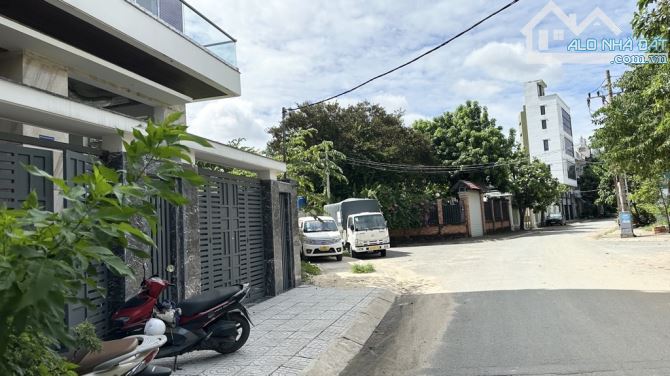 Nhà mới. 10x15 500m2 sàn. Hầm + 4 lầu. Làm văn phòng cải tạo cho thuê tốt. Đường 20m. 18 ỷ - 3