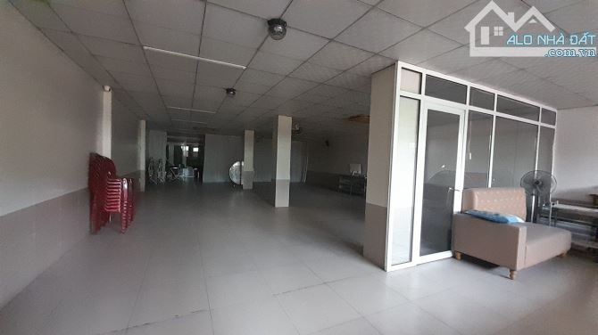 NAQ07 💥 💥 CHO THUÊ TÒA NHÀ GÓC 2  MẶT TIỀN ( 18 *31m) TRỤC CHÍNH 8 LÀN XE  ĐƯỜNG NGUYỄN - 3