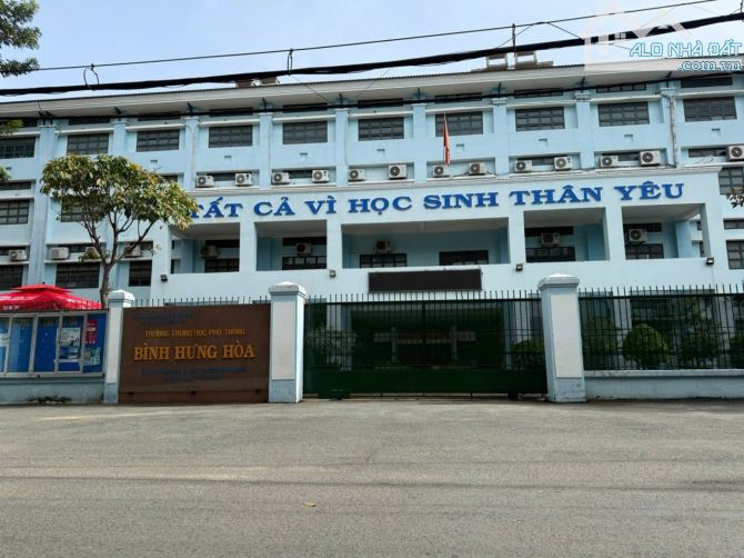 NHÀ 3 TẦNG BTCT- HẺM XE TẢI 8M THÔNG VỊ TRÍ KINH DOANH ĐỈNH GẦN LÊ TRỌNG TẤN. CHỈ HƠN 3 TỶ - 3