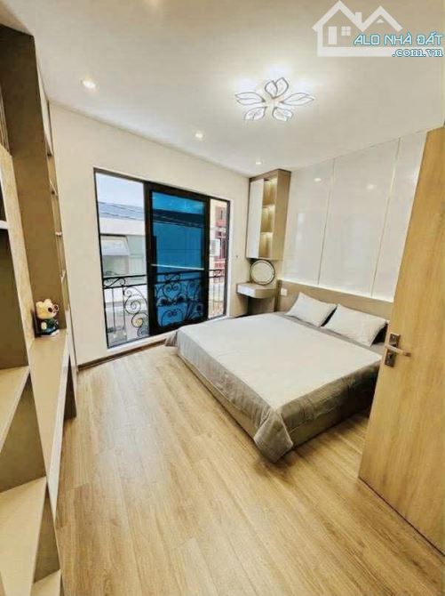 ÁN NHÀ ĐỊNH CÔNG THƯỢNG.NỞ HẬU.Ô TÔ VÀO NHÀ.28M/7.x  Tỷ        . - 3