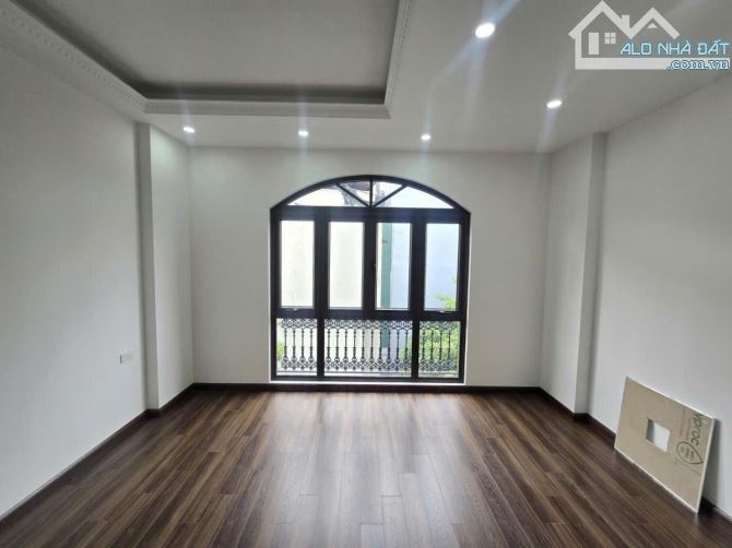 Cần bán nhà mới tinh,sát phố ô tô đỗ gần full nội thất. - 3