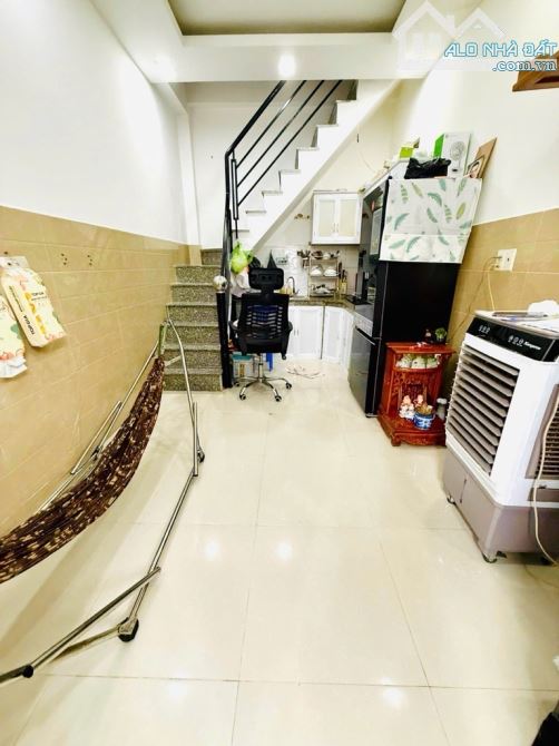 Bán nhà hẻm xe hơi giáp phú mỹ hưng DT: 4*22 giá 6xtoi - 3