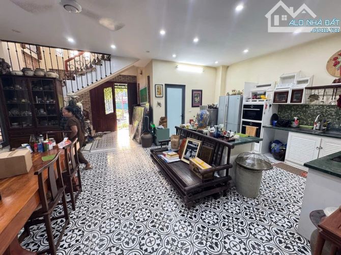 BÁN BIỆT THỰ PHỐ AN DƯƠNG VƯƠNG – 210M – 6 TẦNG – MT 8M – 41 TỶ - THANG MÁY - Ô TÔ VÀO NHÀ - 3