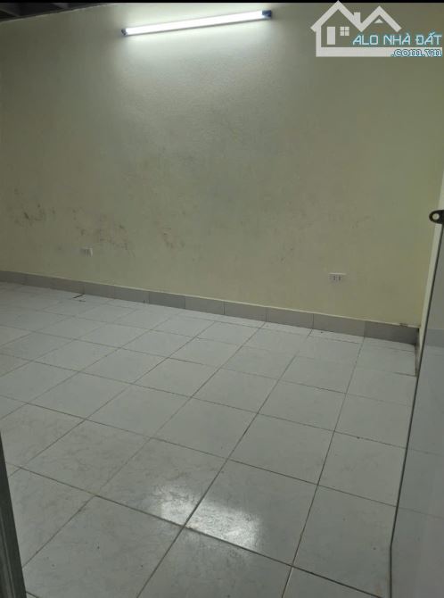 Cho thuê nhà nguyên căn ngõ 179 Vĩnh Hưng, 50m2 x 2 tầng, 3 ngủ, 6.5  triệu - 3