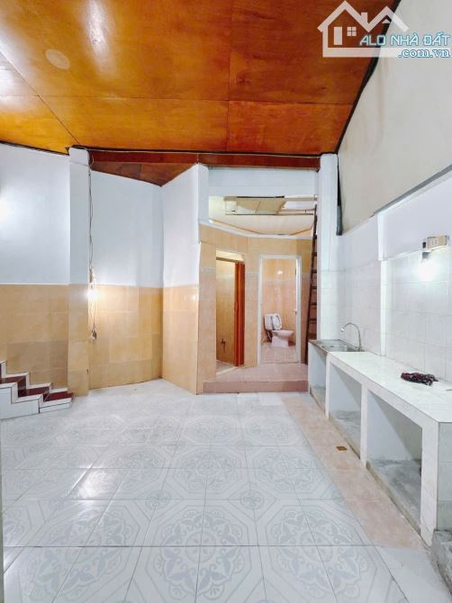 BÁN NHÀ C4 TẠI Q4 PHÙ HỢP XÂY CHDV VÀ XÂY MỚI DT ĐẸP 10*12 GIÁ 7 TỈ KHÔNG QUY HOẠCH SHR - 3
