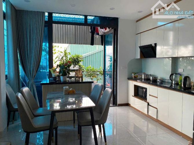 🏡 NHÀ ĐẸP DÂN XÂY TRUNG TÂM CẦU GIẤY – LÔ GÓC – KINH DOANH – Ô TÔ ĐỖ CỬA - 3 MẶT THOÁNG - - 3