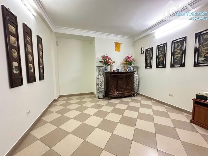 CHÍNH CHỦ CẦN BÁN GẤP NHÀ P TRẦN  DUY HƯNG Q CẦU GIẤY .DT 60M2  5T MT 4.68M  GIÁ 22.5 TỶ . - 4