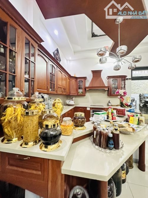 Nhà Góc 2 Mặt Tiền - 4 Tầng Hẻm 6m Thông - DT: 125m² , Gò Vấp, Giáp Tân Bình - 4