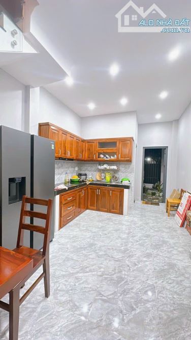 BÁN NHÀ MỚI XÂY ĐẸP 3 TẤM SÁT MẶT TIỀN TÔN ĐẢN Q4 DT 4*19 GIÁ 7TỈ TL KDC HÌNH THẬT - 4