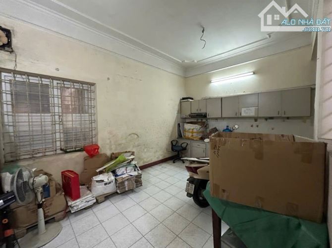 Nguyễn Phúc Lai - Phân lô - Ô tô vào nhà - Nhà dân xây chắc chắn - Mặt tiền 5,3m - 4