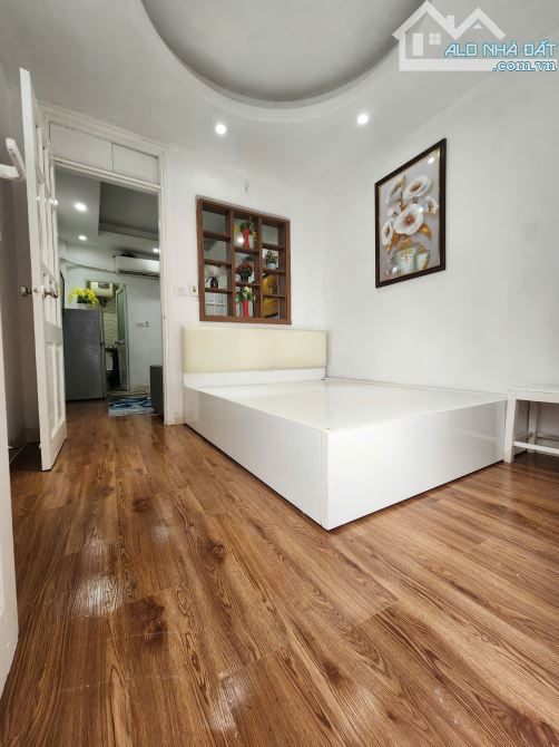 Cho thuê nhà Vương Thừa Vũ 35m2, 1 ngủ, 1 khách, 1 vệ sinh, 5 triệu/th - 4