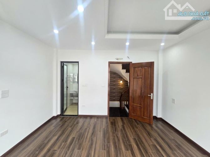 Cần bán nhà mới tinh,sát phố ô tô đỗ gần full nội thất. - 4