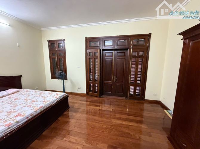 Cho thuê biệt thự Làng Việt Kiều - Nguyễn Văn Lộc. DT 180m2, 4 tầng, Full điều hòa. Gi35tr - 4