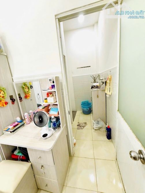 Bán nhà hẻm xe hơi giáp phú mỹ hưng DT: 4*22 giá 6xtoi - 4