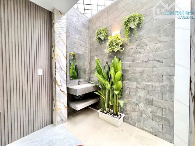Nhà 5 TẦNG, đường BÙI VĂN NGỮ, P.HIỆP THÀNH, Q12, dt 62m2 (4mx15),💰7,5Tỷ. Đường 10m - 5