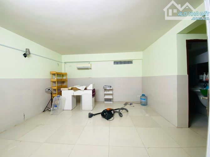 Cho thuê nhà nguyên căn phường Trung Dũng - Nhà 1 trệt 2 lầu. Gồm hầm để xe, Phòng khách, - 5