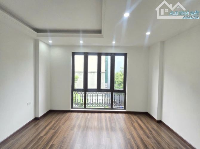 Cần bán nhà mới tinh,sát phố ô tô đỗ gần full nội thất. - 5