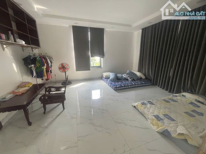 BÁN NHÀ MẶT TIỀN VIEW CÔNG VIÊN, KHU DÂN CƯ VIP GIA HÒA,THỦ ĐỨC DT: 200M2 ; 3 TẦNG - 5