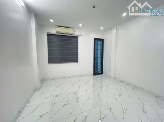 Tam Khương - Ngõ thông - Gần ô tô - Nhà dân xây chắc chắc - Mặt tiền 6,1m - Gần TTTM - 6