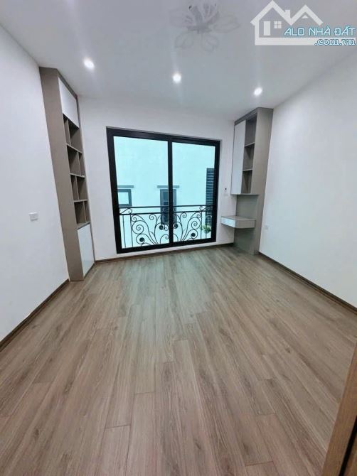 ÁN NHÀ ĐỊNH CÔNG THƯỢNG.NỞ HẬU.Ô TÔ VÀO NHÀ.28M/7.x  Tỷ        . - 6