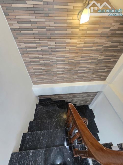 Cần bán nhà mới tinh,sát phố ô tô đỗ gần full nội thất. - 6
