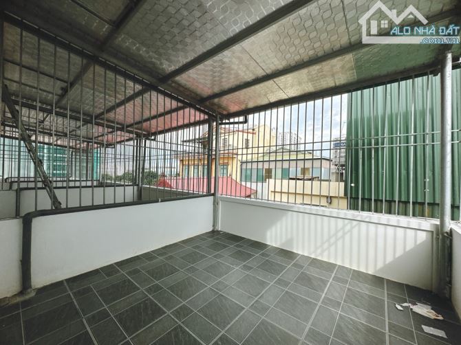 Bán nhà phố Nguyễn Lam 30m2- mt3.8m- 5 tầng- 3 phòng ngủ- hơn 7 tỷ, gần mặt phố - 6