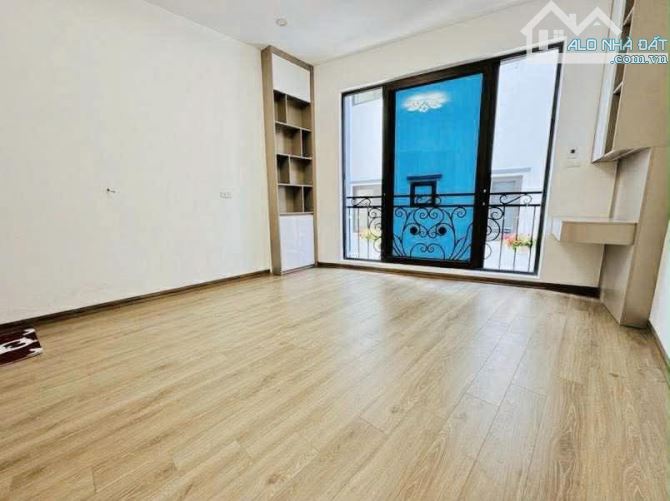 ÁN NHÀ ĐỊNH CÔNG THƯỢNG.NỞ HẬU.Ô TÔ VÀO NHÀ.28M/7.x  Tỷ        . - 7