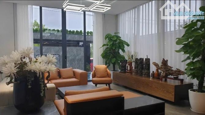 Cần bán căn biệt thự mặt tiền Nguyễn Đình Thi diện tích 250m2, full nội thất, giá 23 tỷ - 7