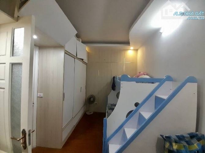 NGÕ Ô TÔ TRÁNH PHỐ HOÀNG CẦU - MẶT TIỀN RỘNG 5M - 7