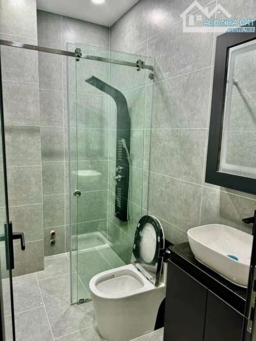 200tr/1m2 Nhà 6 tầng thang máy vừa ở vừa kinh doanh- Ô Tô 7 chỗ vào nhà - 8