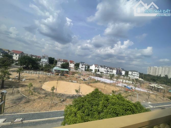 BÁN NHÀ MẶT TIỀN VIEW CÔNG VIÊN, KHU DÂN CƯ VIP GIA HÒA,THỦ ĐỨC DT: 200M2 ; 3 TẦNG - 8
