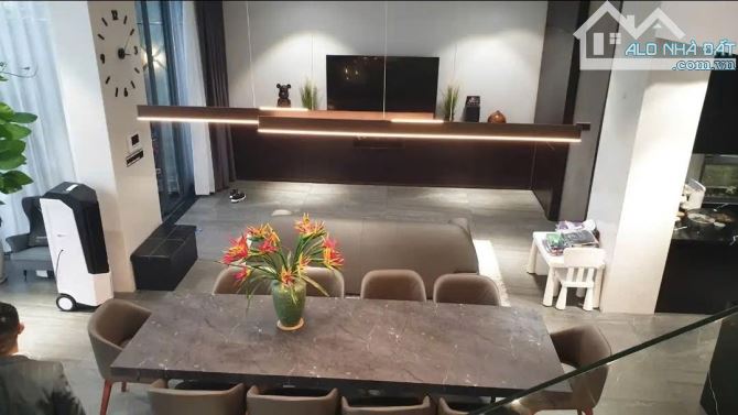 Cần bán căn biệt thự mặt tiền Nguyễn Đình Thi diện tích 250m2, full nội thất, giá 23 tỷ - 8