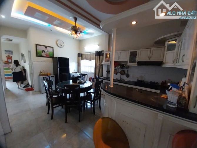 Bà ĐIểm(HM) bán nhà 3 tầng ngang 4m nở hậu mt đường Nguyễn Ảnh Thủ giá 13,4tỷ - 8