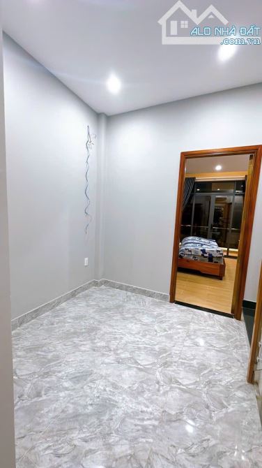 BÁN NHÀ MỚI XÂY ĐẸP 3 TẤM SÁT MẶT TIỀN TÔN ĐẢN Q4 DT 4*19 GIÁ 7TỈ TL KDC HÌNH THẬT - 9