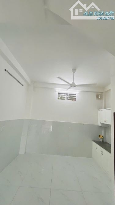 CHỦ NGỘP CẦN BÁN NHÀ 1 TRỆT 2 LẦU MẶT TIỀN HOÀNG HỮU NAM QUẬN 9 58M2/1TY860 SHR - 9