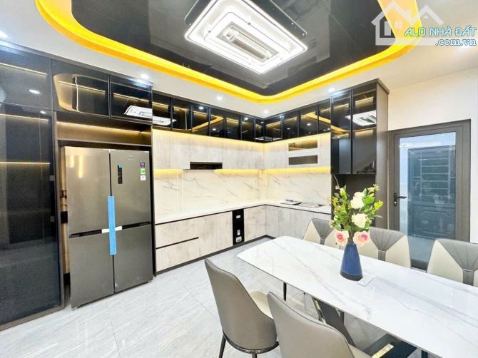 NGUYỄN THỊ HƯƠNG, NHÀ BÈ - 70m2 - 3TẦNG- 4PN - 6TỶ95. - 9
