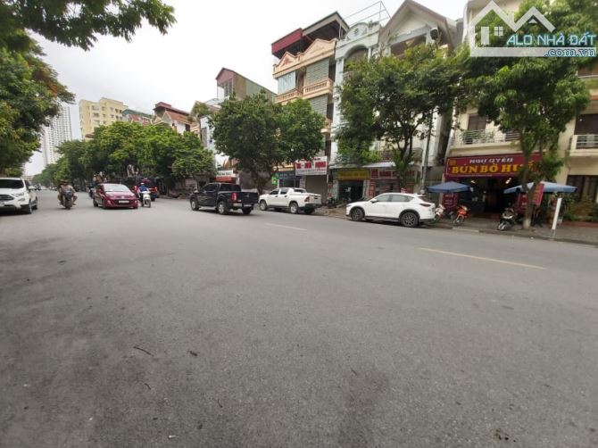 Bán đất mặt phố Nguyễn Cảnh Dị - 5 Ô tô tránh- 450m2 mặt tiền 20m - Giá siêu đầu tư 145 tỷ