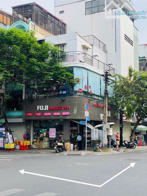 Nhà Góc 2 MT – 4 Tầng Thang Máy – Giá Chỉ 28.5 Tỷ