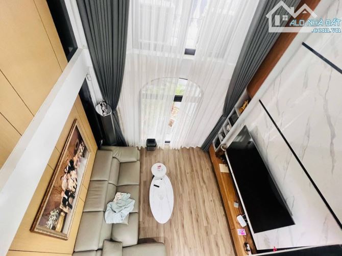 NHÀ ĐẸP VÕNG THỊ - TÂY HỒ - 46M - 18 TỶ - THANG MÁY - GẦN Ô TÔ - GẦN HỒ - VƯỢNG KHÍ.