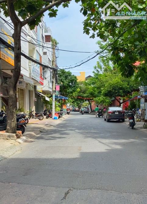 Bán nhanh nhà Q10 4 tầng DTSD 80m2 Nguyễn Ngọc Lộc. Giá 4.3 tỷ. Ngay trưởng Việt Úc