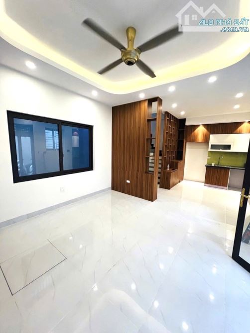 LẠC LONG QUÂN – THIẾT KẾ HIỆN ĐẠI – MT 4M – 35M² – 5 TẦNG – 8.5 TỶ (2ĐCG69183)